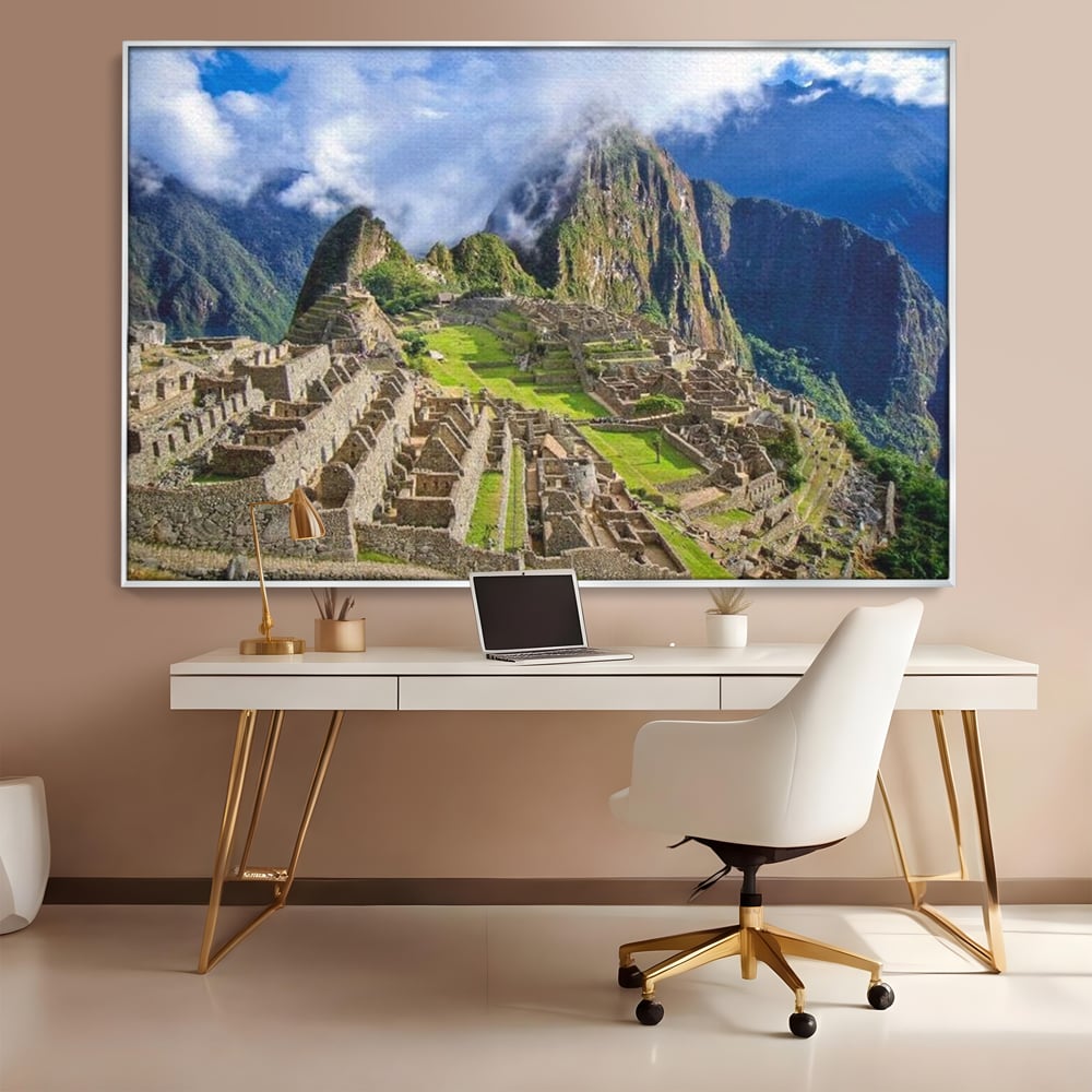 Tablou canvas cu tablou canvas cu cetatea machu picchu, in rama de aluminiu argintiu, pe perete intr-un birou